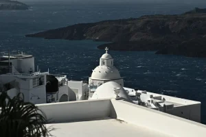 Παπαζάχος για Σαντορίνη: «Μπορεί να γίνει σεισμός 6 Ρίχτερ, το νησί θα αντέξει»