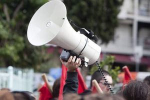 ΑΔΕΔΥ: Στη ΔΕΘ με κεντρική διεκδίκηση την επαναφορά του 13ου και 14ου μισθού