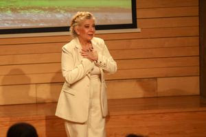 Αχτίδες φωτός στα σκοτάδια του Άδη