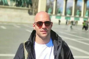 Ξεκίνησε η δίκη για τη δολοφονία του Γ. Λυγγερίδη – Πλήθος αστυνομικών στο πλευρό της οικογένειας