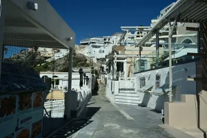 Σεισμοί στη Σαντορίνη: Η στιγμή που 4,9 Ρίχτερ «ταρακουνούν» το νησί – Βίντεο