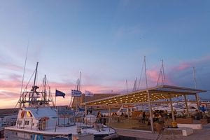 Ο Δήμος πιέζει για το Cafe Μαρίνα, ο ΟΛΗ προτάσσει τη νομιμότητα