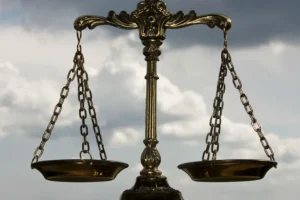 Όταν τα μυαλά των δικαστών φλέγονται, οι αποφάσεις καίγονται