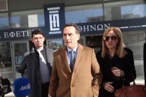 Δίκη Φιλιππίδη: «Εν ενεργεία εισαγγελέας συμμετέχει σε ομάδα στο viber που στοχοποιεί τον ηθοποιό» λέει ο δικηγόρος του