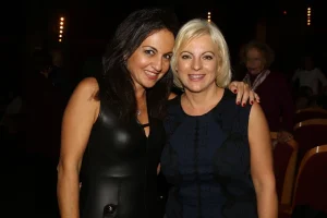 Αιχμές από τις μεγαλύτερες κόρες του Μίμη Δομάζου: «Δεν μας κάλεσε κανείς στο ΟΑΚΑ, πήραμε δικά μας εισιτήρια»