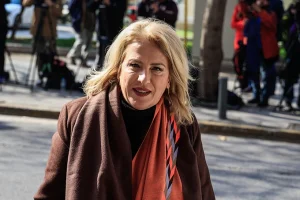 Ρένα Δούρου για Μάτι: Τα πολιτικά πρόσωπα να μην οχυρωνόμαστε πίσω από ασυλίες