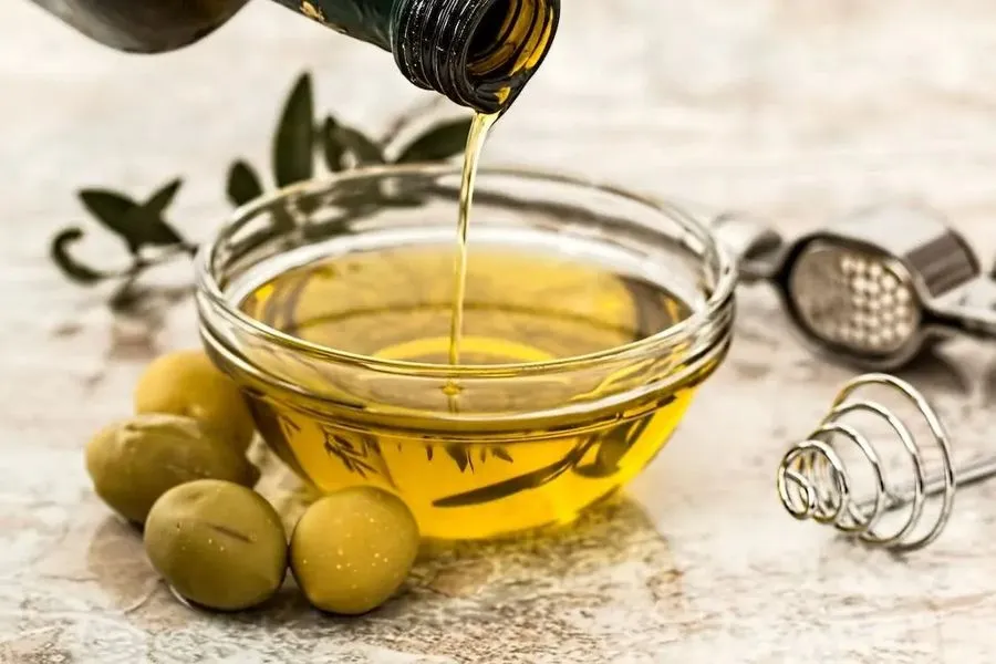 Ημαθία: Νόθευαν ηλιέλαιο και το πουλούσαν για παρθένο ελαιόλαδο