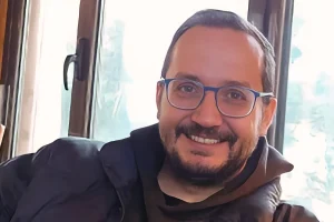 Υπόθεση Καλογήρου: «Έχω ενδείξεις ότι είναι εγκληματική ενέργεια» είπε η μητέρα του και εισαγγελέας εφετών Λάρισας