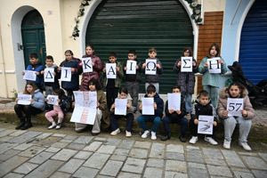 Κως: Μαθητές δημοτικού σχολείου έδωσαν ξεχωριστό τόνο στη διαδήλωση για τα Τέμπη