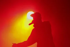 Γνωστός τράπερ αναζητείται για ενδοοικογενειακή βία