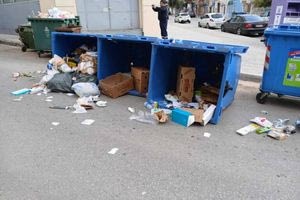 Χανιά: Άγνωστοι αναποδογύρισαν πάνω από 20 κάδους απορριμμάτων στο κέντρο της πόλης