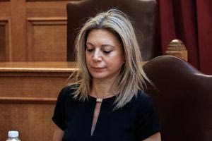 Οι ομογενείς, η Καρυστιανού, η πρόσκληση και η ανάκλησή της