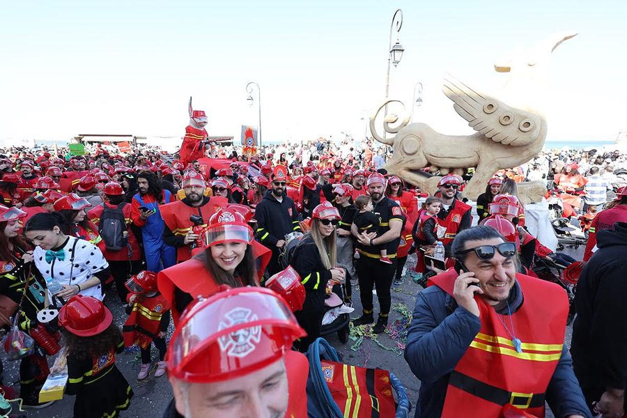 Η καρδιά της πόλης «χτυπά» στο Καστρινό Καρναβάλι