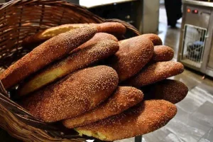 Απόκριες 2025: Πότε πέφτουν η Τσικνοπέμπτη και η Καθαρά Δευτέρα