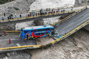 Κατέρρευσε γέφυρα στο Περού – Νεκροί ο οδηγός λεωφορείου κι ένας επιβάτης, τουλάχιστον 41 τραυματίες