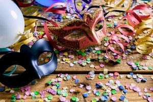 Μασκέ πάρτι στο Cafe Μαρίνα