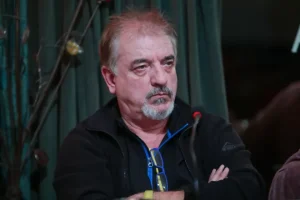 Μιχάλης Μητρούσης: «Δεν έχω καλή διάθεση, είμαι κλινήρης μέσα στο σπίτι μου, κινούμαι με “πι”»