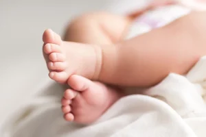 Τουρίστρια πέταξε το νεογέννητο παιδί της από το παράθυρο ξενοδοχείου στο Παρίσι