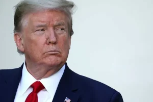 Ο Τραμπ εξαιρεί κινητά, υπολογιστές και τσιπ από τους νέους δασμούς – Ανάσα για Apple, Samsung και TSMC