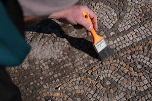 Επιτύμβια στήλη που γράφει «το πιο γλυκό παιδί του κόσμου» ανακαλύφθηκε στην Πέργαμο της Μικράς Ασίας