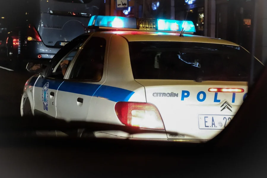Απόλυτο θρίλερ στο Ηράκλειο:  Ανδρας κυκλοφορούσε γυμνός με ματωμένο μπαλτά και τσεκούρι
