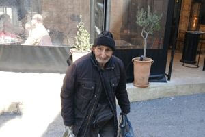 «Ραδίκια θες;»: 90 ετών ο μπάρμπα – Γιάννης και συνεχίζει να «καταπίνει» χιλιόμετρα