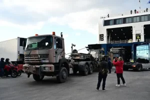 Ενισχύονται οι δυνάμεις στην Σαντορίνη