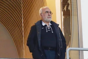 Ο Σαββίδης προσγειώθηκε με ελικόπτερο μέσα στο γήπεδο της Τούμπας (vid)