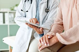 Ποιες 5 συνήθειες ενοχοποιούνται για καρκίνο στους Έλληνες