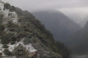 Ξεκίνησε να χιονίζει στη Σαμαριά