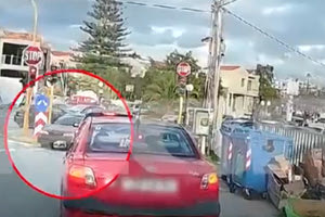 Τι άλλο θα δούμε στους δρόμους της Κρήτης: Aυτοκίνητο χωρίς πινακίδες, παραβιάζει κόκκινο και μπαίνει ανάποδα στον δρόμο!