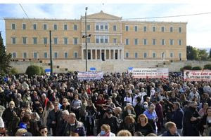 Το πολιτικό σύστημα μηδενίζει