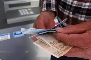 Συντάξεις Μαρτίου 2025: Πότε καταβάλλονται – Γιατί οι πληρωμές γίνονται νωρίτερα