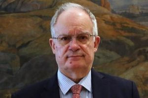 Το ανέκδοτο μεταξύ Νεοδημοκρατών βουλευτών, οι…τέσσερις γραμμές για τον ανασχηματισμό, η…λευκή απεργία, τα καφενεία εντός και εκτός Βουλής και το πρώτο (καλώς τα, τα παιδιά!)  μη κερδοσκοπικό πανεπιστήμιο!