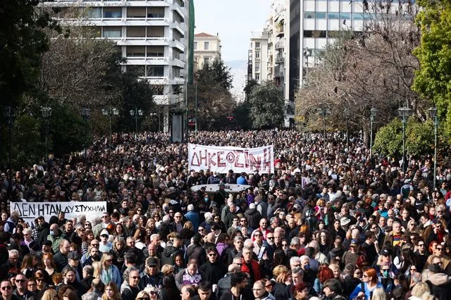 Θεέ της Ελλάδος, πόση οργή ξοδεύεις για να μη φαίνεται η ξεφτίλα μας…