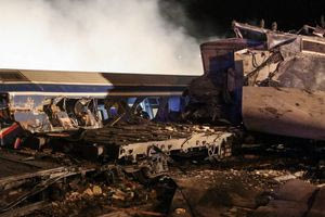 Τέμπη: Αναβολή της δημοσιοποίησης του πορίσματος ζητούν οι συγγενείς των θυμάτων