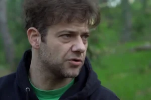 Ορέστης Τζιόβας: «Κόντεψα να χάσω τον έλεγχο με τις ουσίες, σκοτείνιασε το μέσα μου»