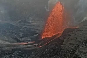 Ηφαίστειο Κιλαουέα: Εντυπωσιακό βίντεο με τη λάβα να ξεπηδά από τον κρατήρα