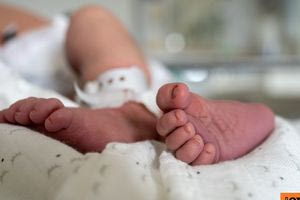 Τραγωδία στη Λάρισα: Νεκρό βρέφος μόλις ενός μήνα – Το μετέφερε στο νοσοκομείο η γιαγιά του