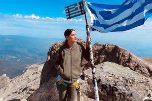 Βάσω Παπά: Η σύγχρονη «Γκιούλιβερ» που έγινε viral για τις εξορμήσεις της – Από τα βουνά του Ολύμπου μέχρι την Ινδονησία