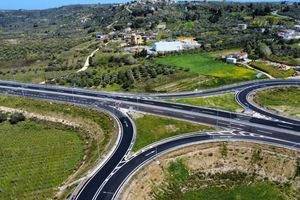 Στην κυκλοφορία η νέα παράκαμψη Αρκαλοχωρίου και ο Ανισόπεδος Κόμβος