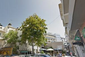 Επιχείρηση «σωτηρίας» δέντρου στο κέντρο του Ηρακλείου