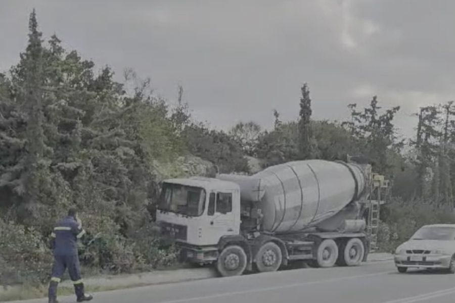 Τροχαίο με μπετονιέρα στον ΒΟΑΚ, κοντά στον κόμβο του Πλατανιά