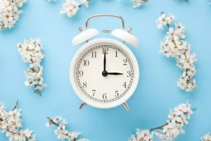 Αλλαγή ώρας: Δείτε πόσο αναστατώνει τον οργανισμό – 5 τρόποι να μετριάσετε τις συνέπειες