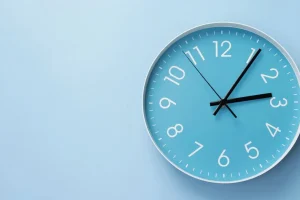 Θερινή ώρα: Στις 3:00 τα ξημερώματα της Κυριακής, οι δείκτες του ρολογιού θα δείξουν 4:00