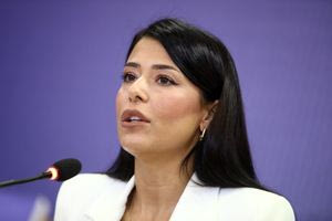 Λατινοπούλου: Ο Βελόπουλος διέδωσε φήμες πως είμαι ερωμένη γνωστού επιχειρηματία