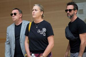 Nέα τροπή στην υπόθεση Πελικό: Η κόρη του μηνύει τον πατέρα της για βιασμό