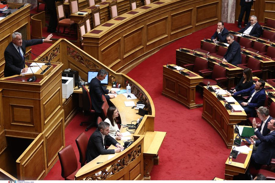 Ξεκίνησε στη Βουλή η συζήτηση για την πρόταση δυσπιστίας