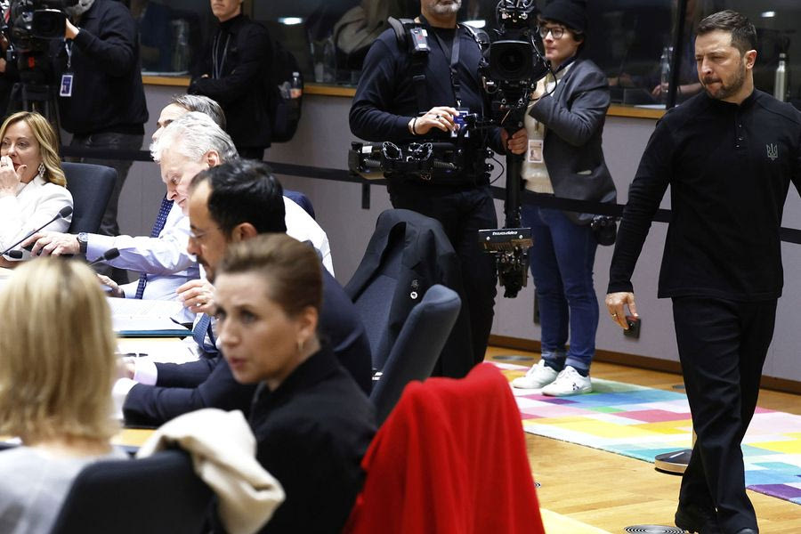 Σύνοδος Κορυφής: Οι 26 από τους 27 στηρίζουν το Κίεβο – Ομοφωνία για την άμυνα