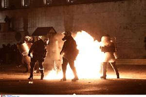 Επεισόδια στην πλατεία Συντάγματος – Τέσσερις προσαγωγές και τρεις συλλήψεις